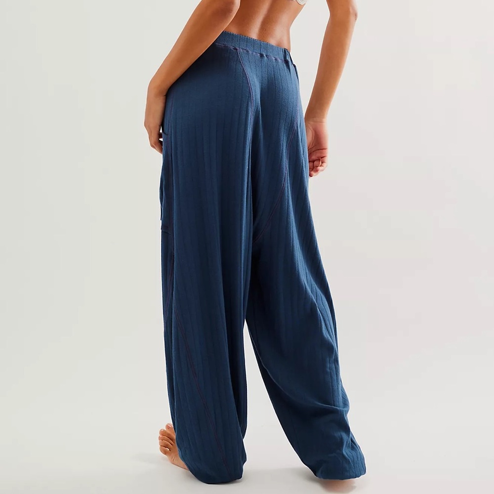 Coffee Chat Jogger - Picture 3 of 3